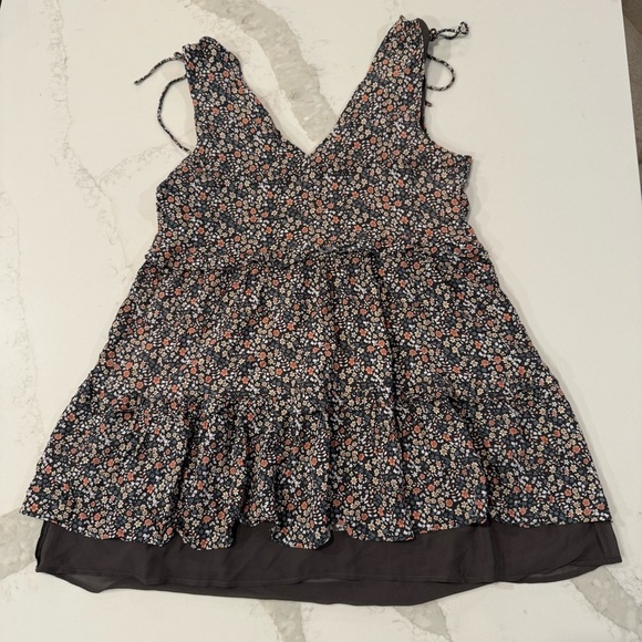 Rails Janelle Floral VNeck Tiered Mini Dress Womens Medium GrayMulti Relaxed Fit - Picture 13 of 14